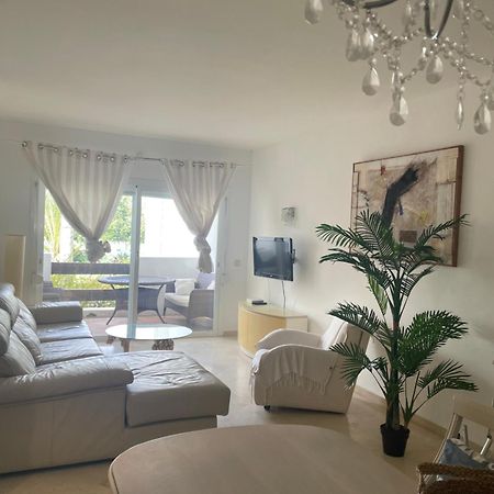 Apartment Costalita, Direct Beach Access, Ground Floor, Salt Water Pool Estepona Exteriör bild