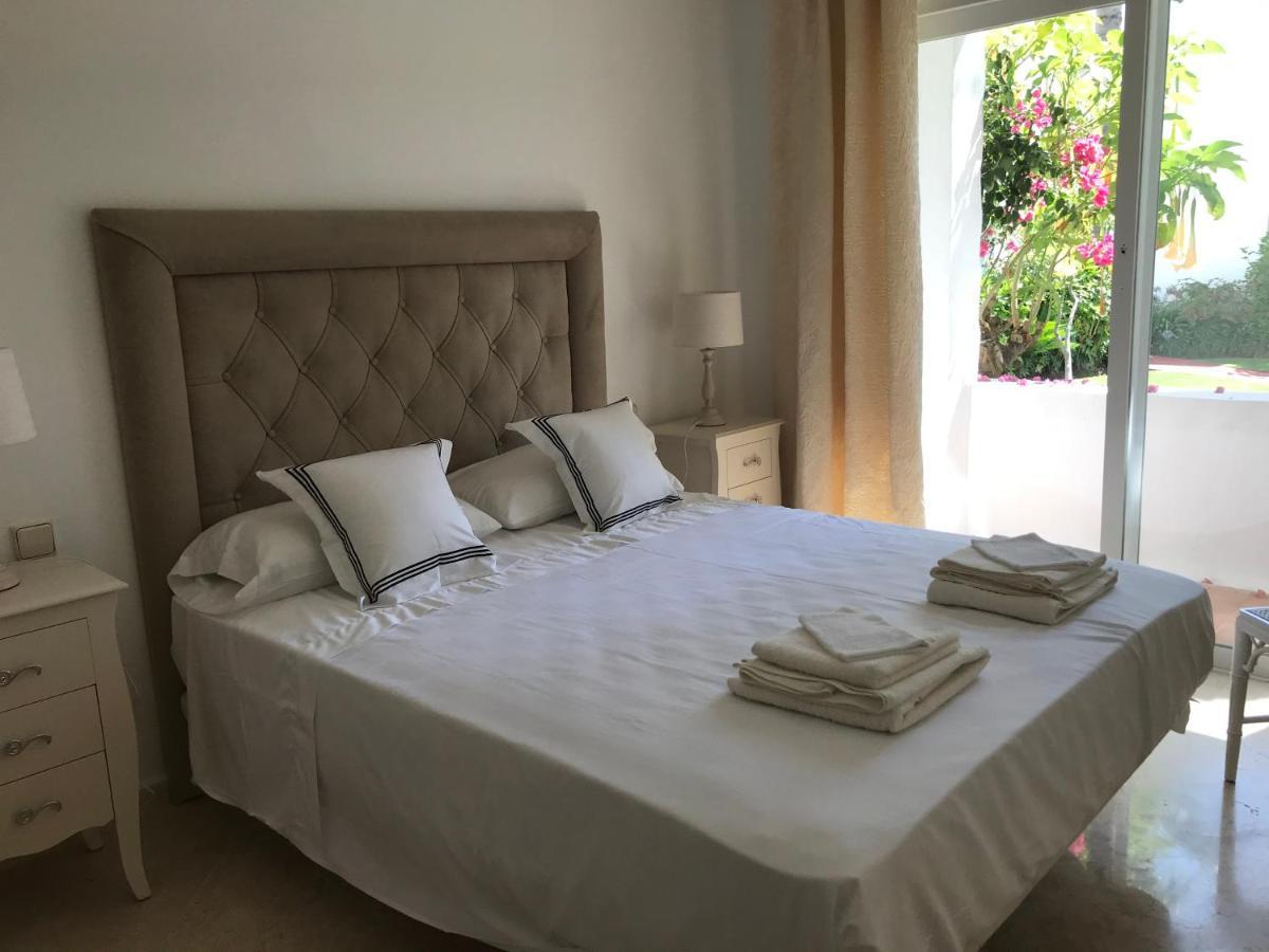 Apartment Costalita, Direct Beach Access, Ground Floor, Salt Water Pool Estepona Exteriör bild