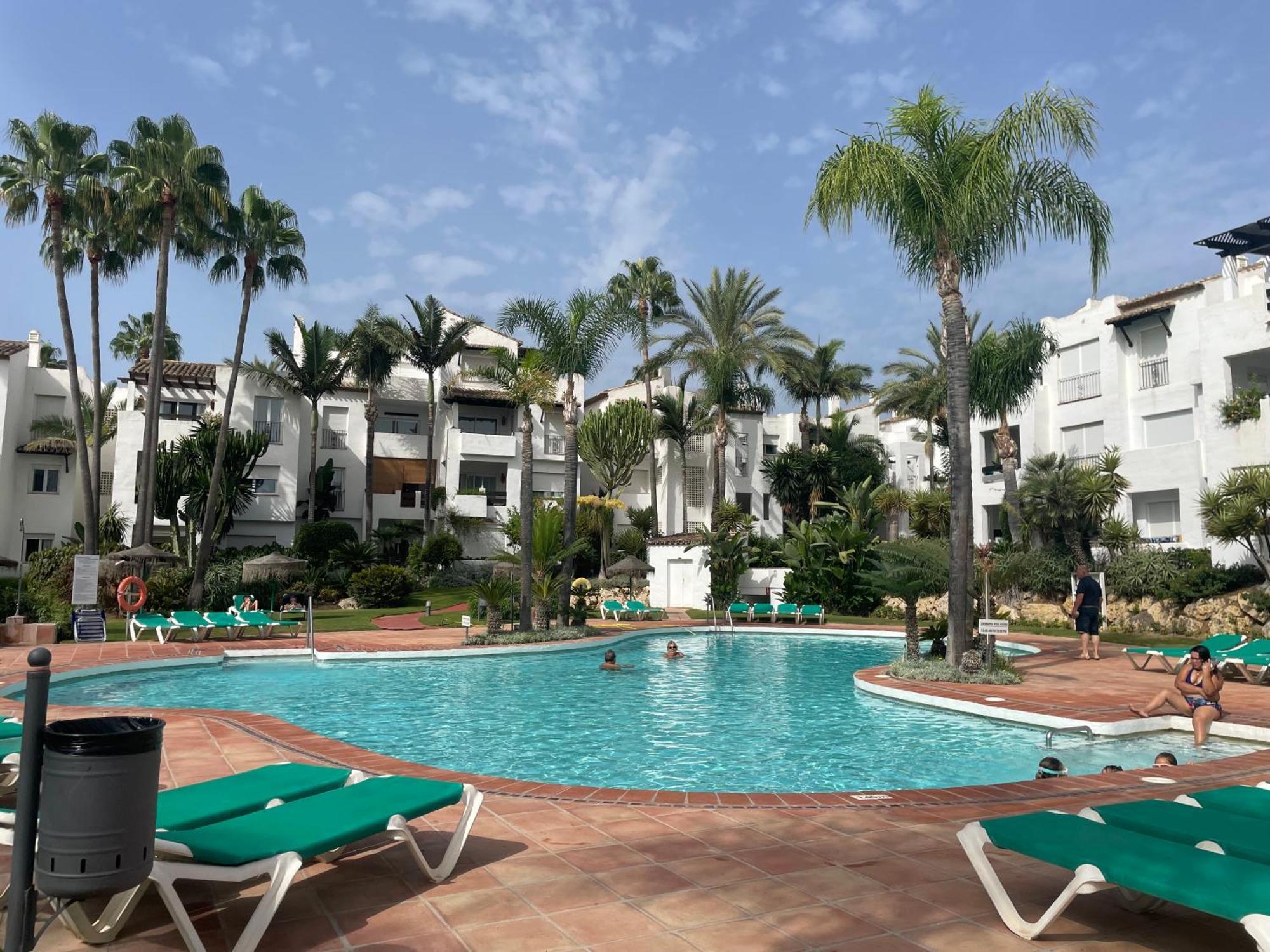 Apartment Costalita, Direct Beach Access, Ground Floor, Salt Water Pool Estepona Exteriör bild