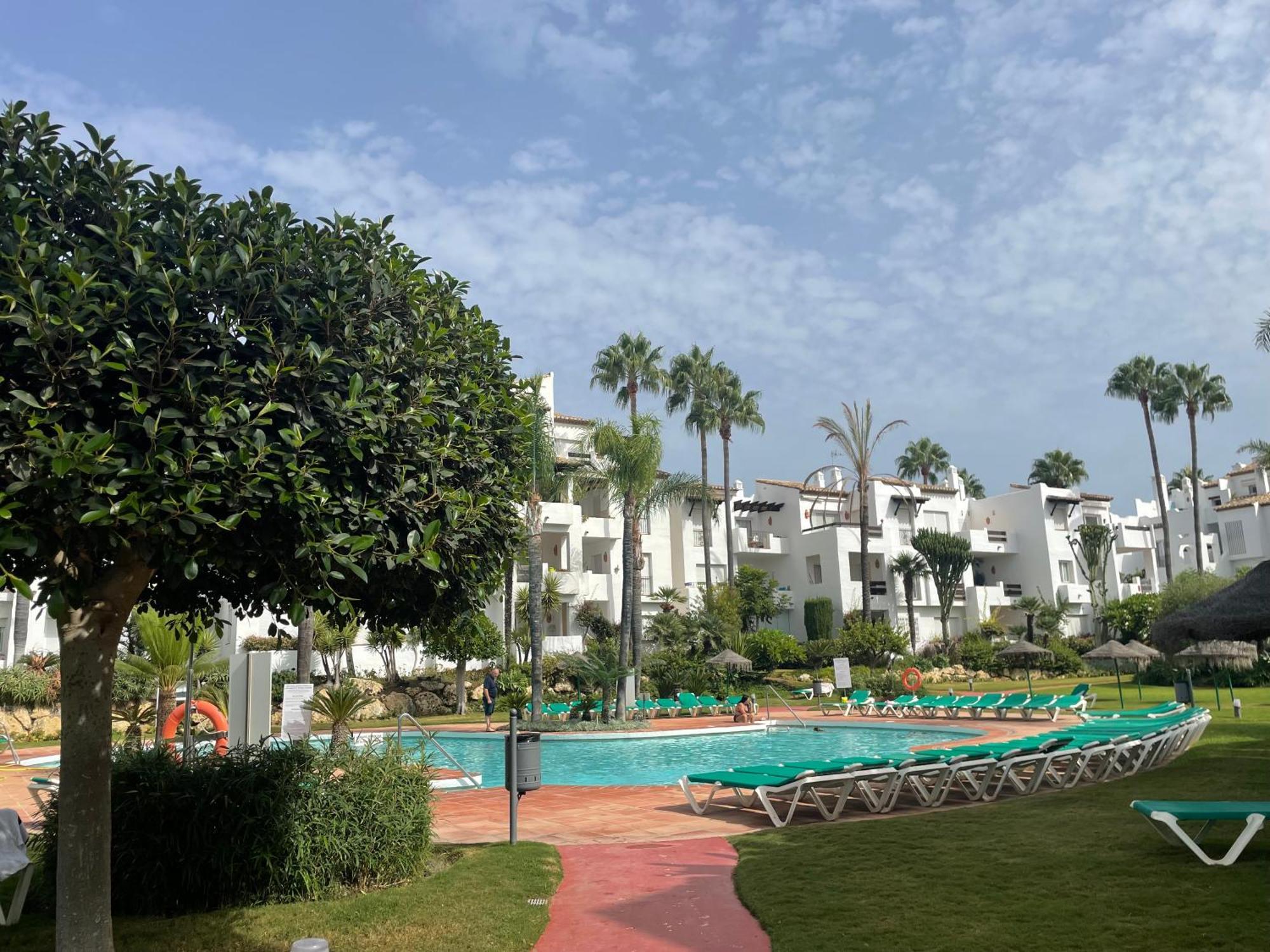 Apartment Costalita, Direct Beach Access, Ground Floor, Salt Water Pool Estepona Exteriör bild