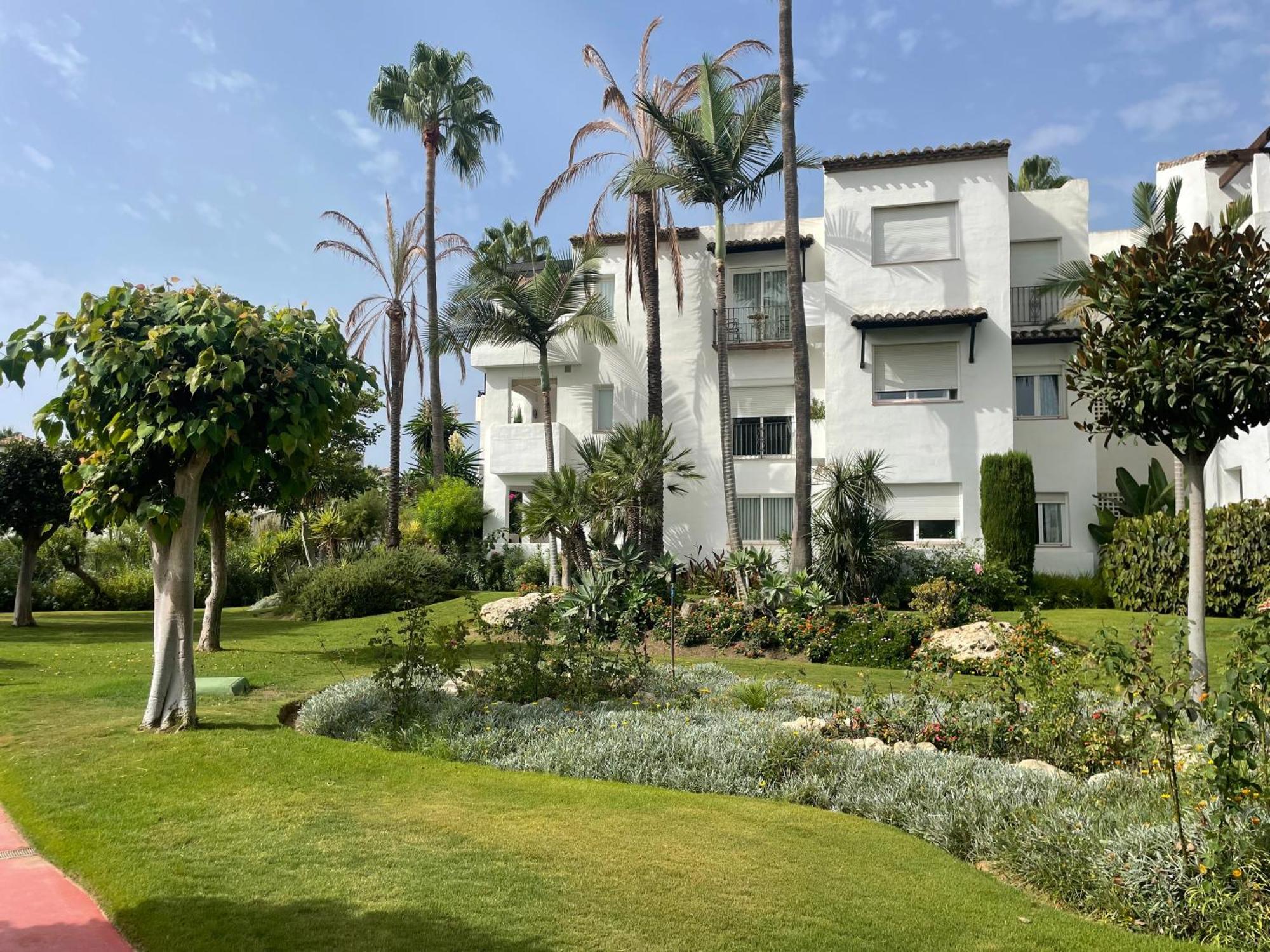 Apartment Costalita, Direct Beach Access, Ground Floor, Salt Water Pool Estepona Exteriör bild